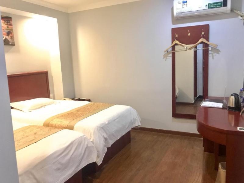 Greentree Inn Shanghai Hongqiao Hub Cao'An Road Huajiang Branch Road Express Hotel Jiading Екстер'єр фото
